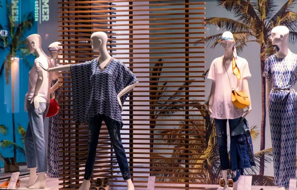 Dise&ntilde;a el escaparate de primavera-verano de tu tienda en 5 sencillos pasos
