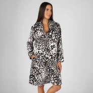 Bata mujer estampada animal print con botones