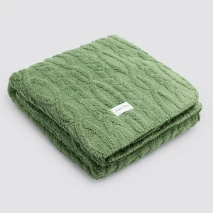 Manta coralina relieve verde forrada borreguito