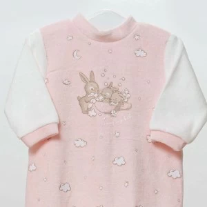 Pelele beb&eacute; terciopelo estampado conejito