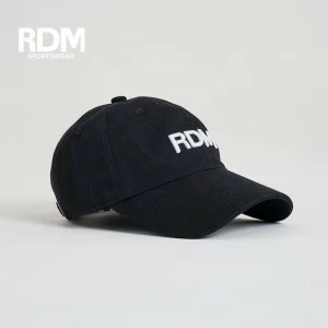 Gorra deportiva color negro bordado blanco