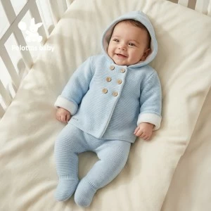 Conjunto beb&eacute; punto con capucha