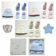 Estuche reci&eacute;n nacido gorro manoplas y&nbsp;peucos