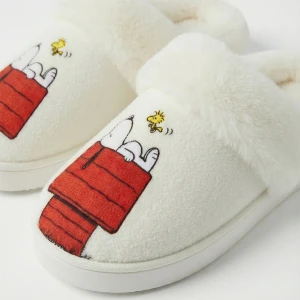 Zapatillas mujer destalonada dise&ntilde;o Snoopy
