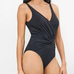Ba&ntilde;ador mujer 