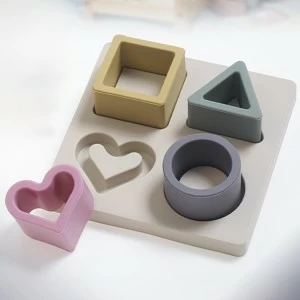 Juego educativo de bebe para clasificar formas 