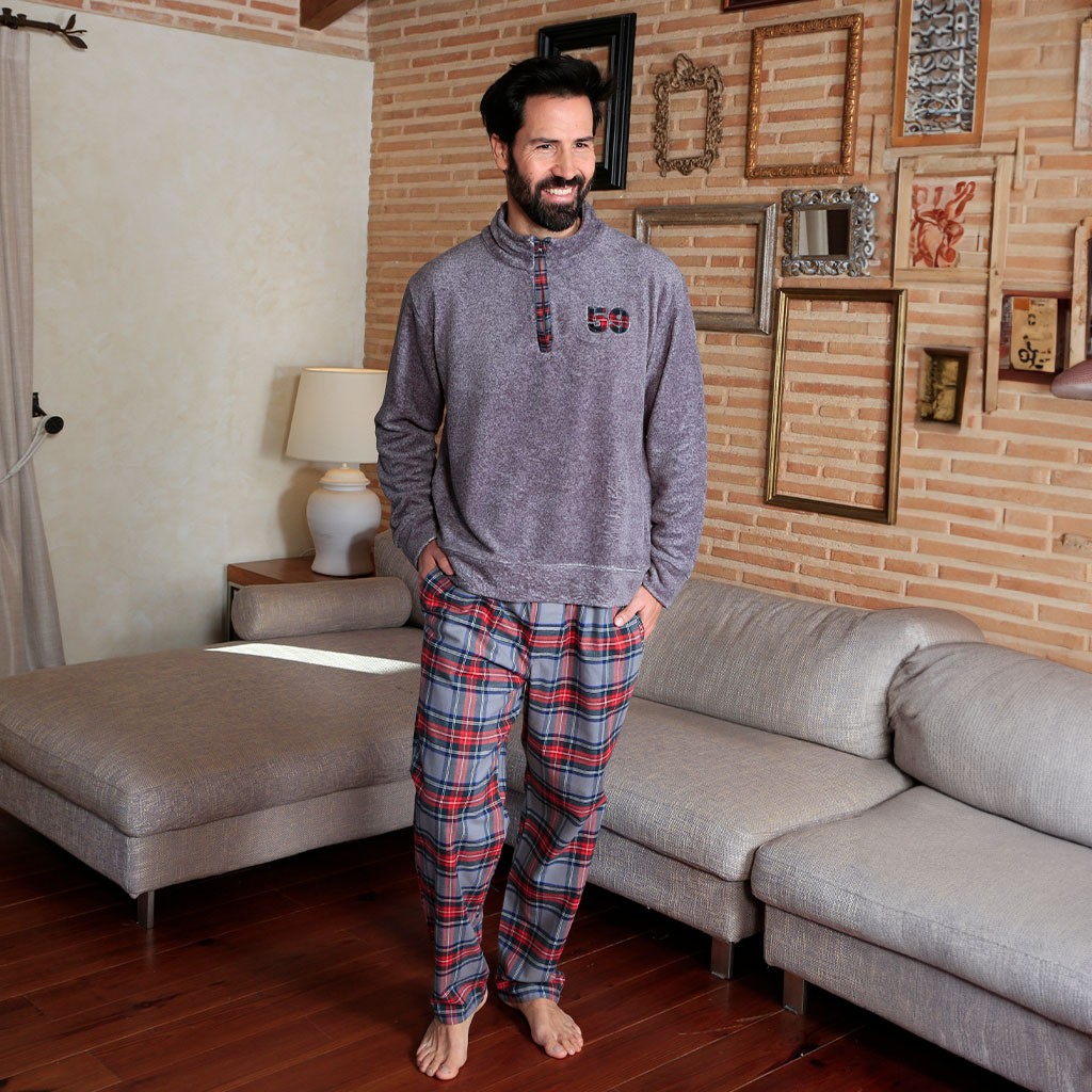 Pijama hombre cuello alto