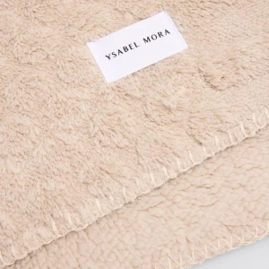 Manta coralina relieve beige forrada borreguito
