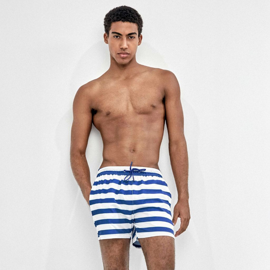 Ba&ntilde;ador hombre rayas con bolsillos