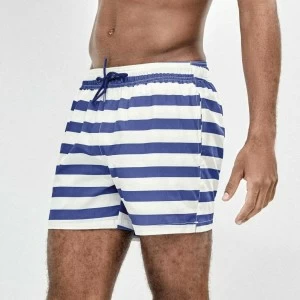 Ba&ntilde;ador hombre rayas con bolsillos