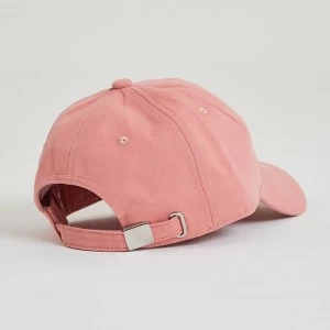 Gorra coral ajustable bordada colecci&oacute;n sportwear
