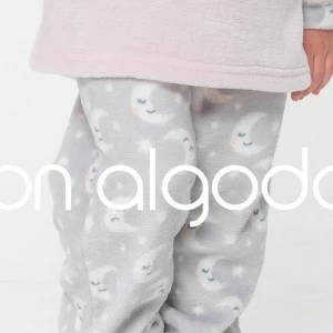 Pijama infantil coralina lunas con logo bordado