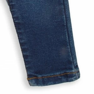 Pantal&oacute;n bebe vaquero pitillo con cintura de goma