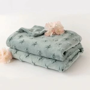 Manta bebe coralina suave extrellas relieve salvia