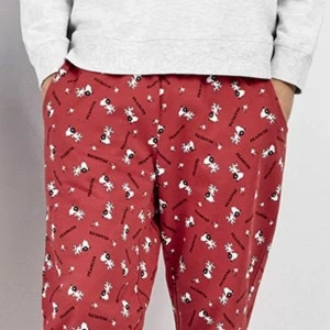 Pijama hombre Peanuts pantal&oacute;n rojo estampado
