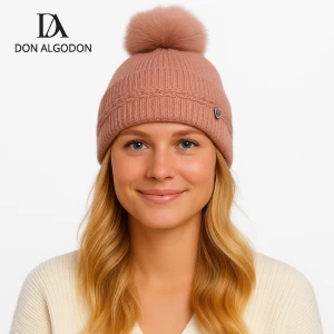 Gorro mujer tricot con greca y pompon