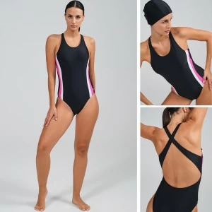 Ba&ntilde;ador deportivo mujer cruzado con gorro piscina