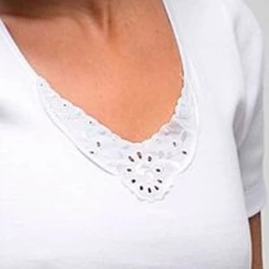 Camiseta interior mujer manga corta aplique