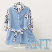 Bata beb&eacute; abotonada estampado ping&uuml;inos