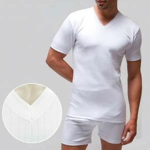 Camiseta canal&eacute; cuello pico&nbsp;afelpada manga corta