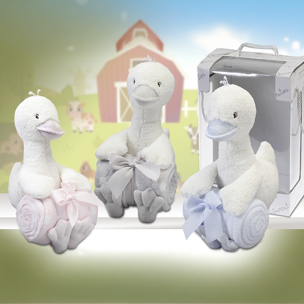 Peluche bebe oca con manta coralina a juego.