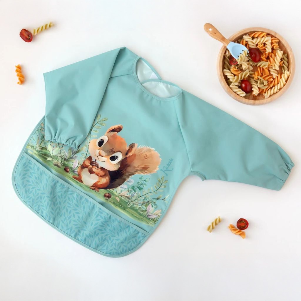 Babero beb&eacute; con magas y recojemigas ardilla salvia