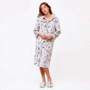 Bata mujer abotonada coralina estampada