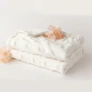 Manta bebe coralina suave extrellas relieve blanca