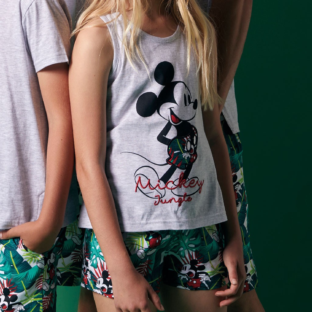 Pijama para niña familia Mickey Jungle