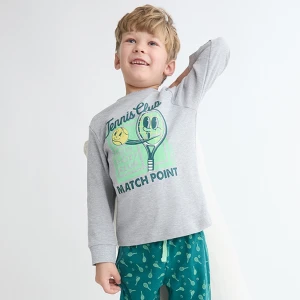 Pijama ni&ntilde;o manga larga estampado tenis