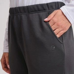 Pantal&oacute;n deportivo mujer corte recto