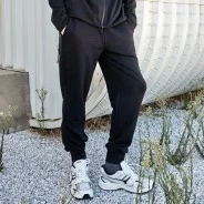 Pantal&oacute;n deportivo hombre con pu&ntilde;os