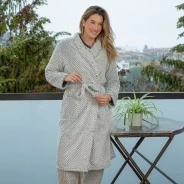 Bata larga mujer coralina texturizada