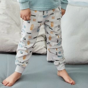 Pijama para ni&ntilde;o con dise&ntilde;o deportivo 