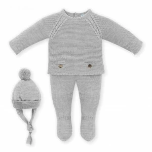 Conjunto bebe de punto con gorro y pomp&oacute;m