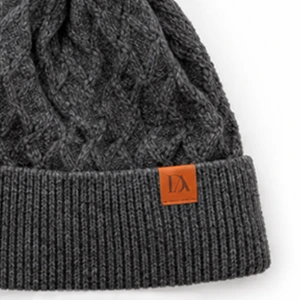 Gorro mujer forrado interio y con pompom