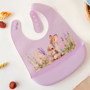 Babero silicona con recogemigas conejito lavanda